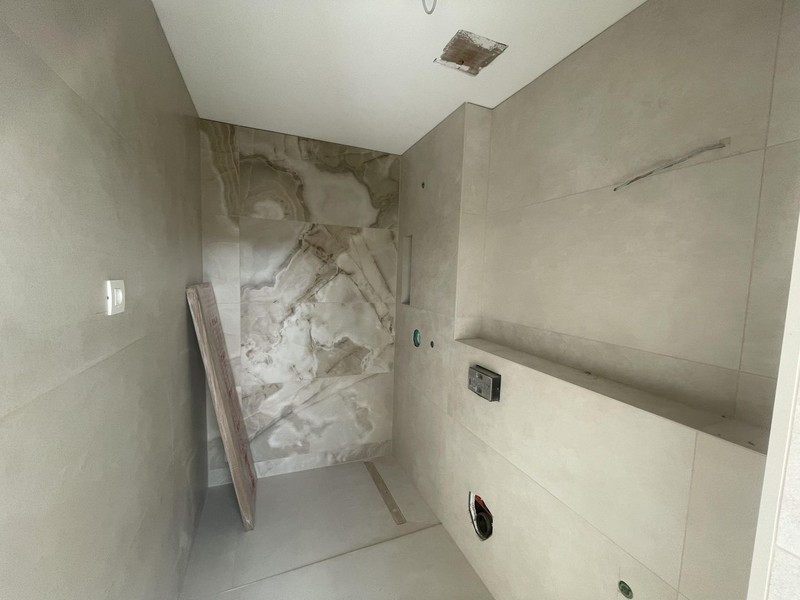 Salle de bains en cours d'aménagement