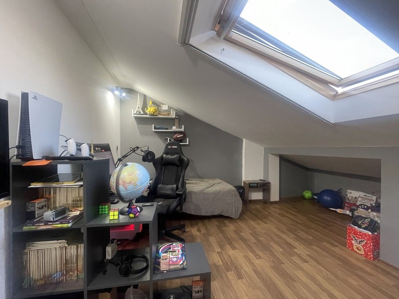 Deuxième chambre avec coin bureau