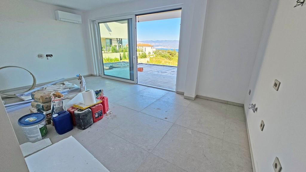 Espace de vie avec accès à la terrasse
