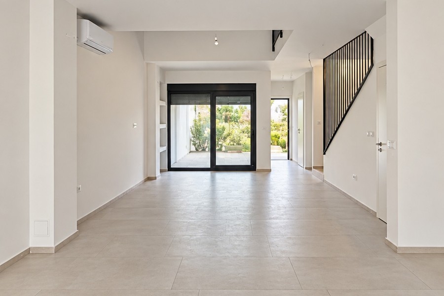 Espace de vie avec escalier intérieur