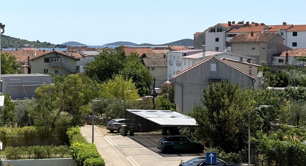 Vue depuis le penthouse neuf à Vodice