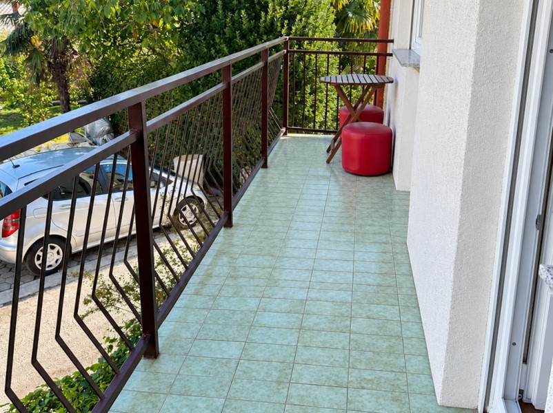 Long balcon avec garde-corps