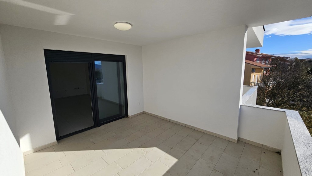 Loggia avec porte coulissante donnant sur le séjour