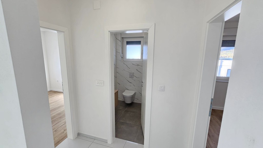 Couloir avec vue sur la salle de bains