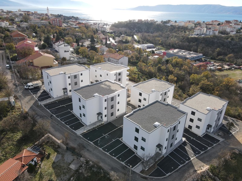 Constructions neuves avec places de parking vues d'en haut