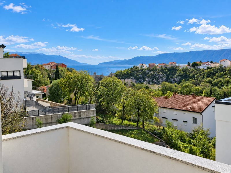 Vue sur la mer et le village