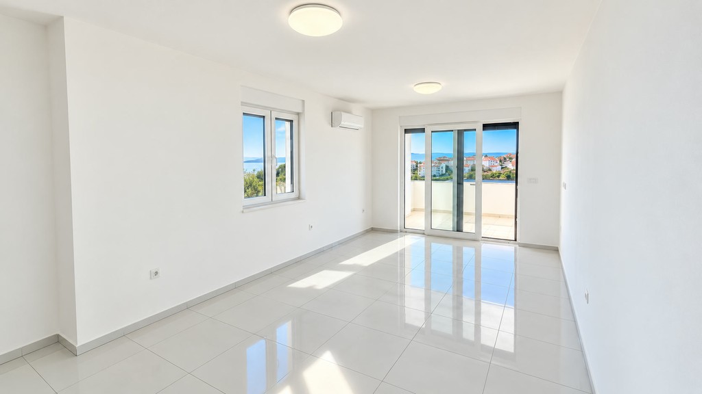 Salon avec porte-fenêtre