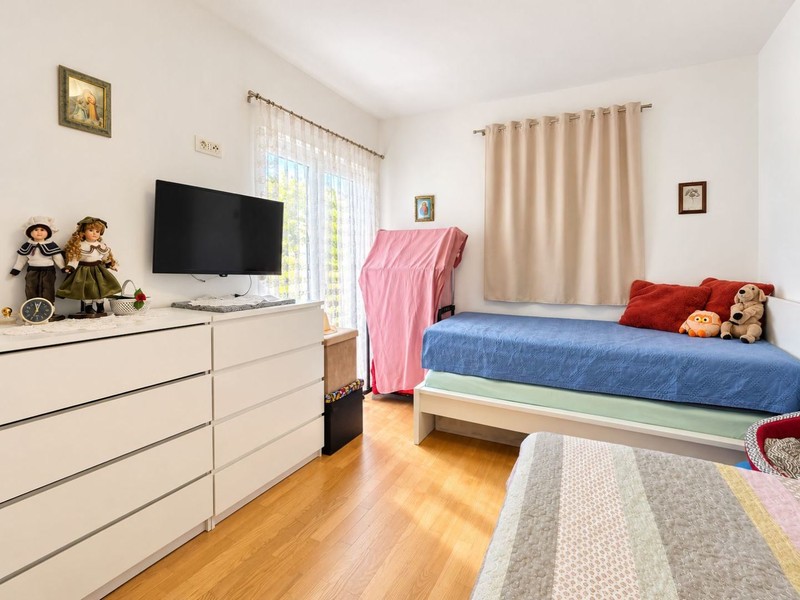 Deuxième chambre avec téléviseur