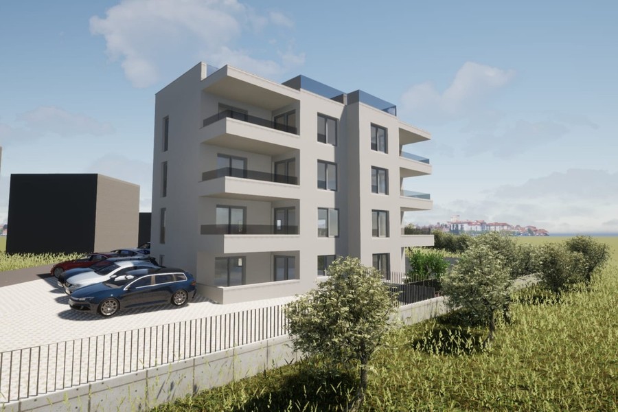 Vue latérale de l'immeuble d'habitation avec balcons