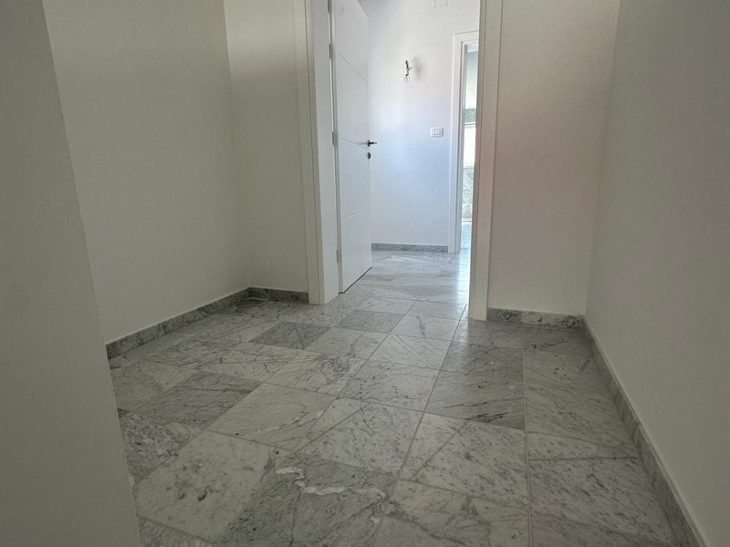 Couloir avec portes donnant sur les pièces