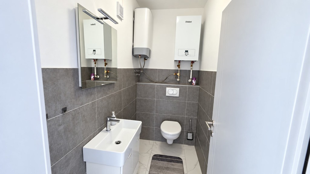WC séparé avec lavabo