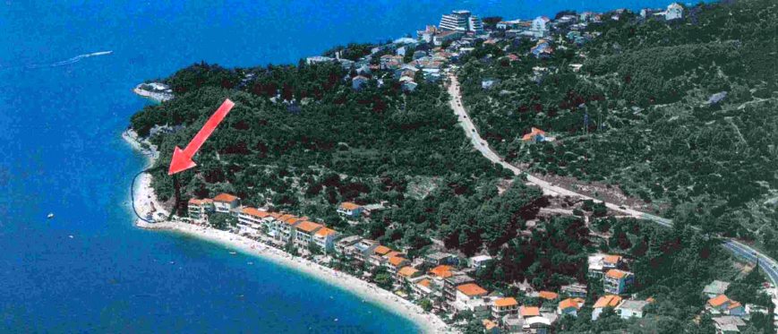 Le terrain constructible pour l'hôtel en bord de mer en Croatie a un emplacement unique