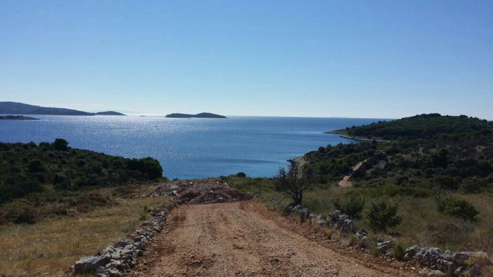L'accès au grand terrain constructible en bord de mer. Biens en bord de mer - Panorama Scouting