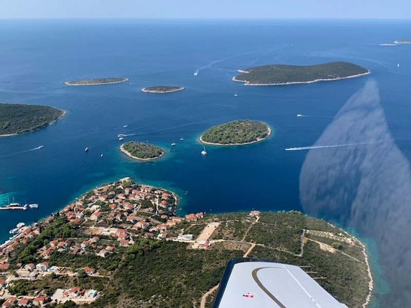 La vue depuis les environs du terrain constructible, proche de la mer, est saisissante
