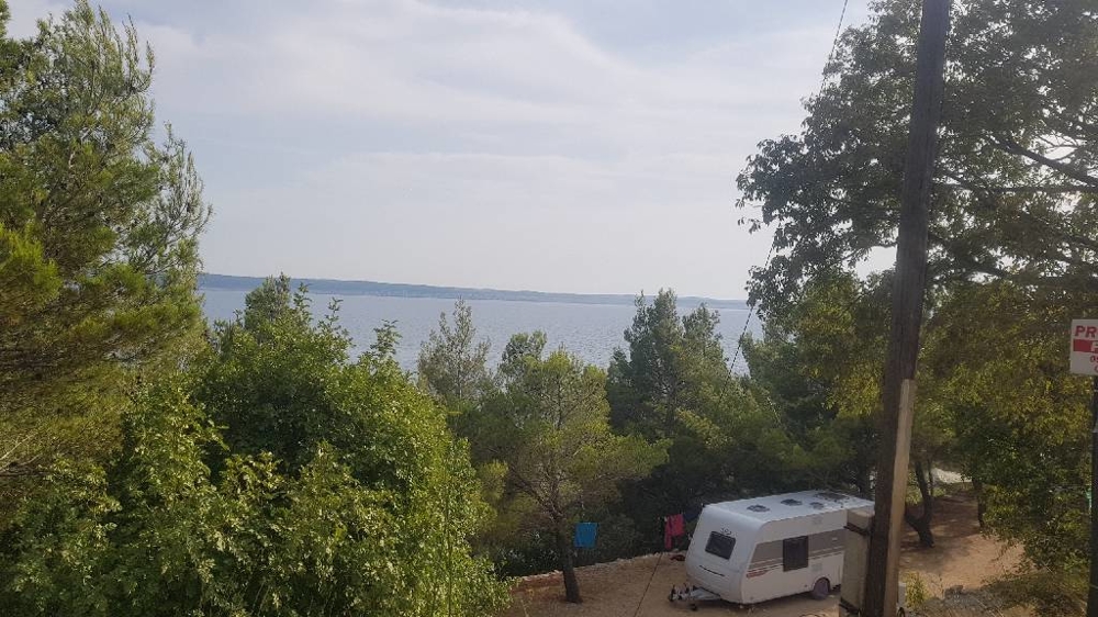 Vue vers le haut depuis le bas du terrain
