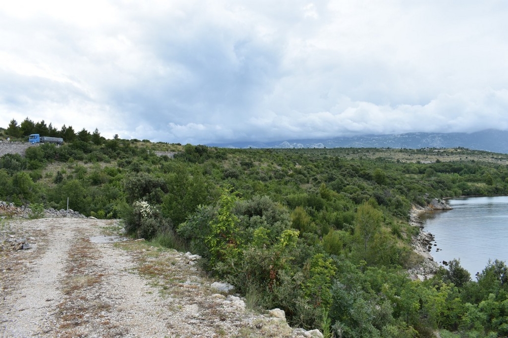 Terrain en bord de mer dans un lieu calme en Croatie à vendre - Panorama Scouting.