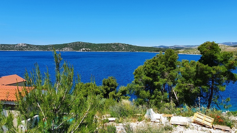 Vue panoramique sur la mer.