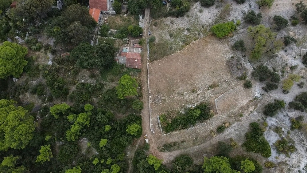 Grand terrain avec ruine à reconstruire - G437