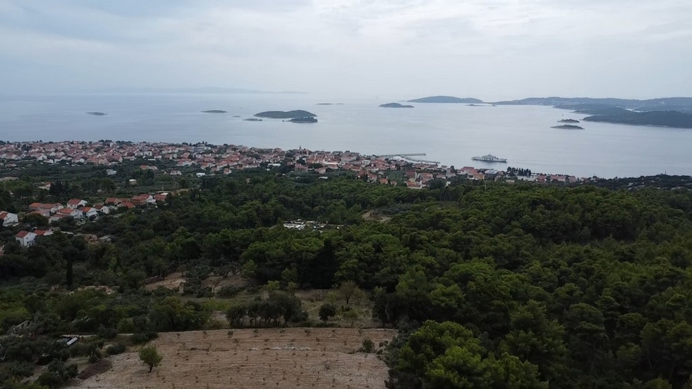 Terrain de 1590 m² dans un emplacement isolé et calme