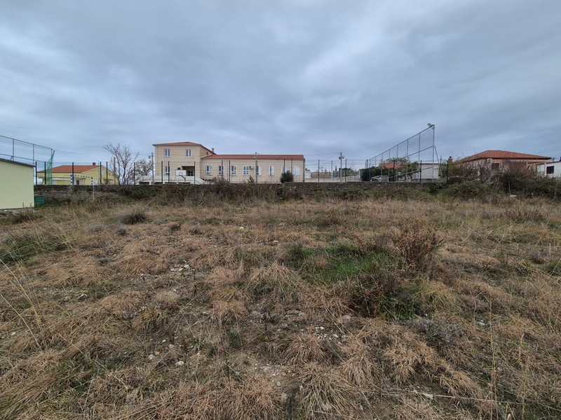 Terrain constructible à vendre.