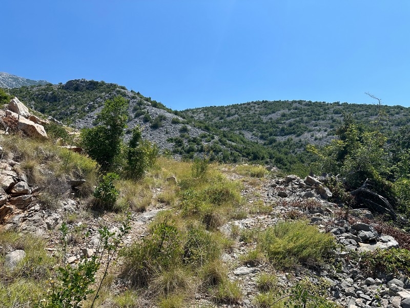 Terrain dans un emplacement calme près de la mer - bien G471.