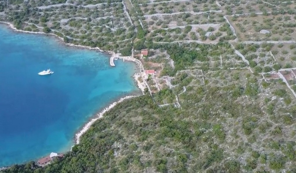 Terrain au bord de l'eau à vendre en Croatie - bien G474.