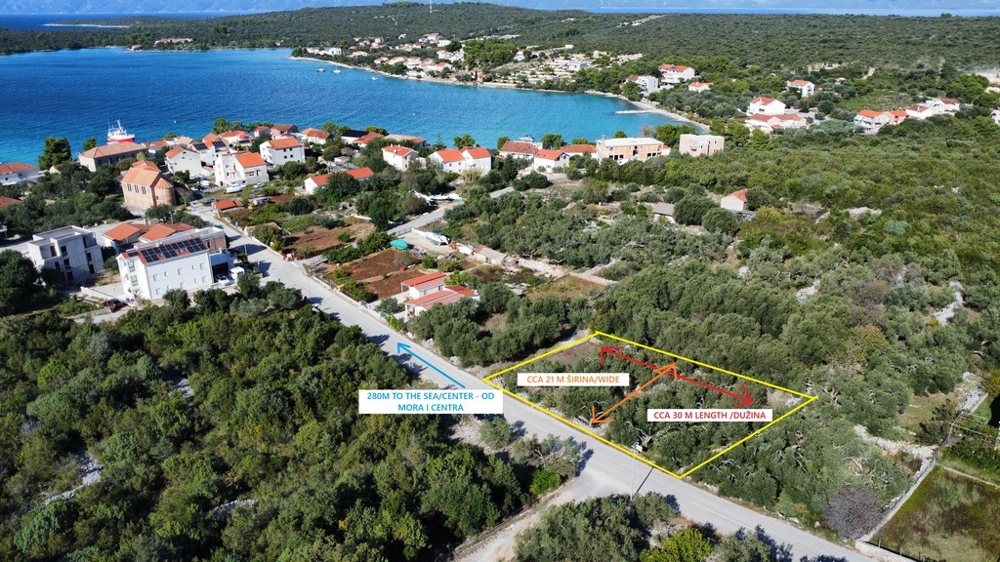 Terrain près de la mer à vendre en Croatie.