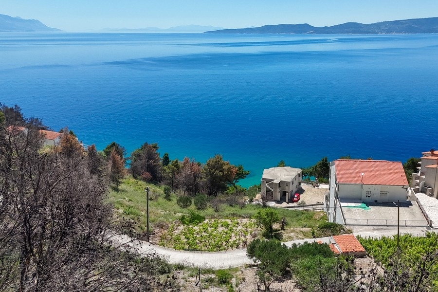 Terrain avec vue sur l'île de Brac