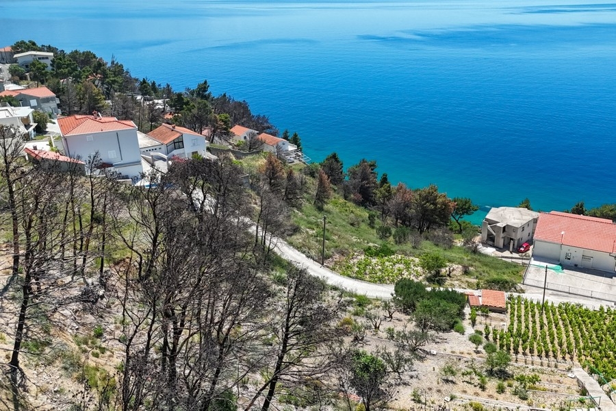 Terrain constructible à Marusici sur la riviera d'Omis
