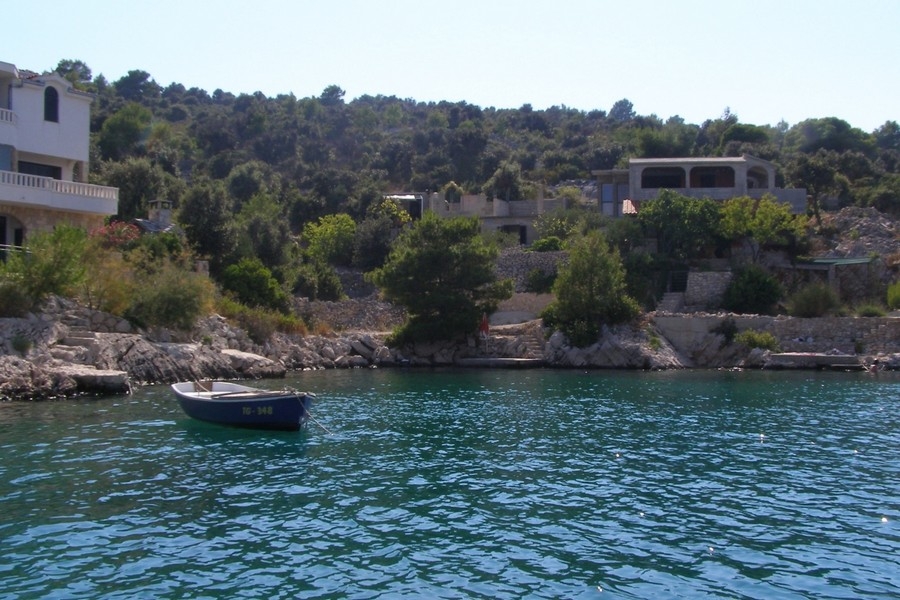 Terrain constructible près de la plage en Dalmatie