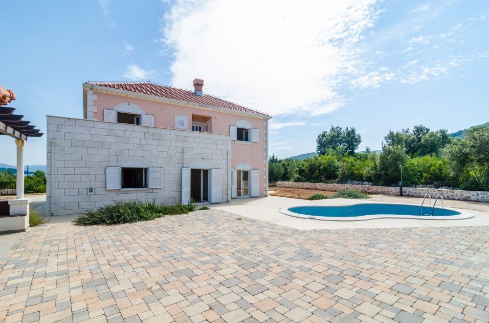 Villa sur la presqu'île de Peljesac en Croatie à vendre.