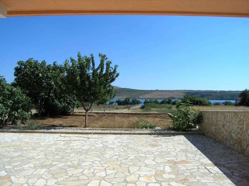 Vue mer depuis la terrasse du rez-de-chaussée.