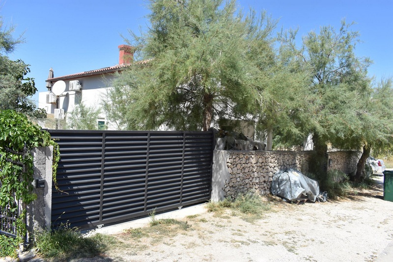 Un appartement avec chambre sous les combles de la maison H1267 en Croatie.