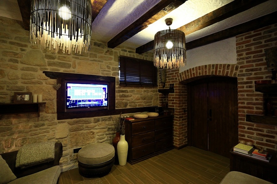 Grande maison avec grande terrasse et barbecue