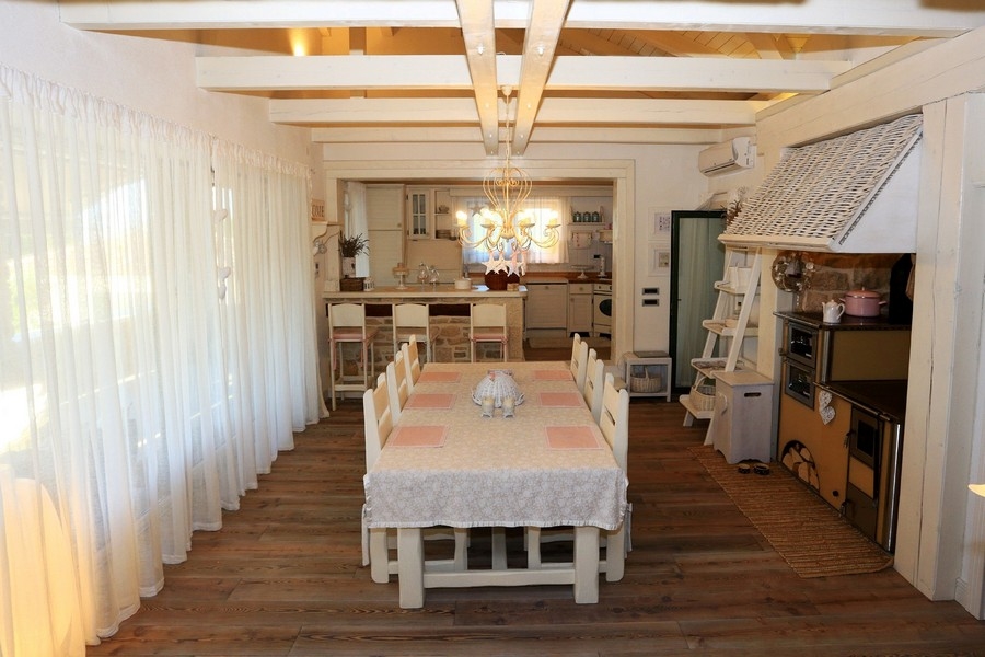 Villa méditerranéenne à vendre en Croatie sur l'île de Pasman, Dalmatie.