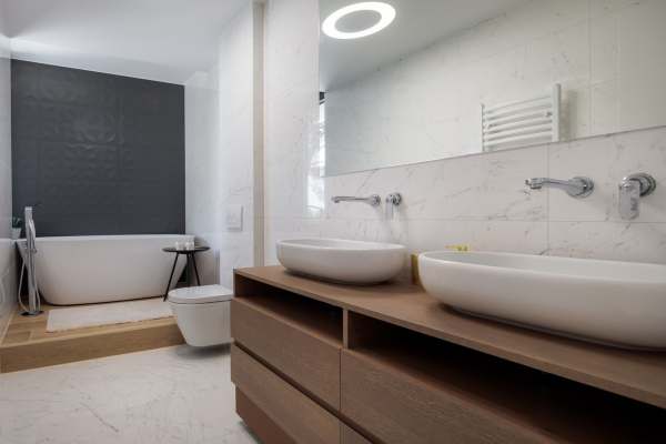 Salle de bains avec baignoire de H1382