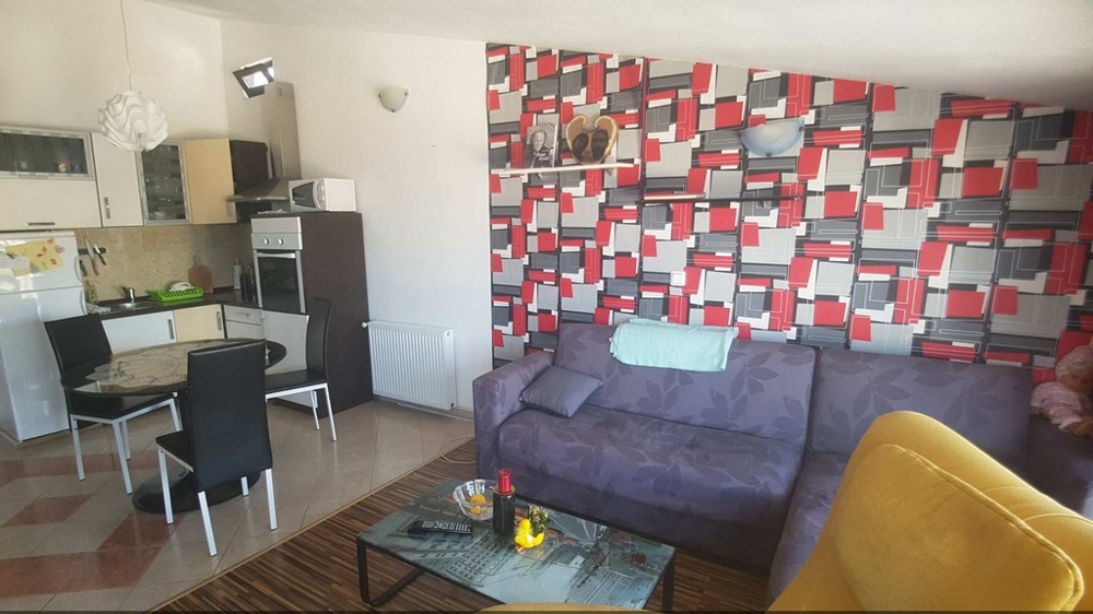 Autre salon avec coin salon et vue sur la cuisine