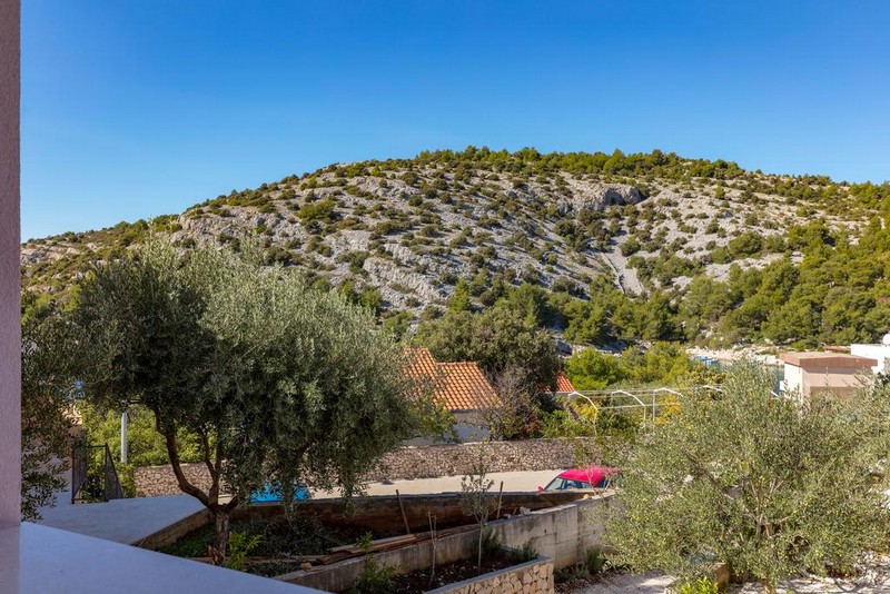 Vue sur le paysage méditerranéen de la région de Rogoznica, Dalmatie.