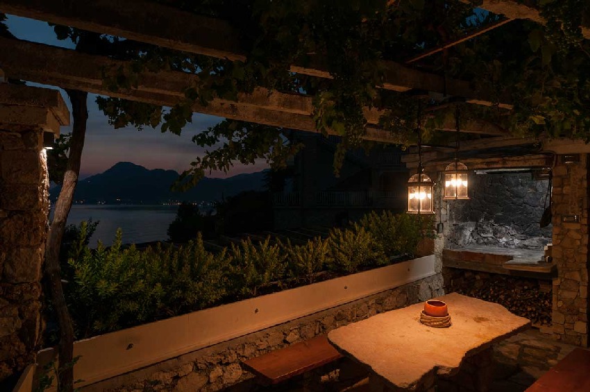 Terrasse avec vue mer - maison H1584, à vendre près d'Omis en Croatie - Panorama Scouting.