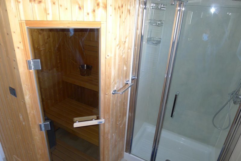 Sauna et douche attenante.