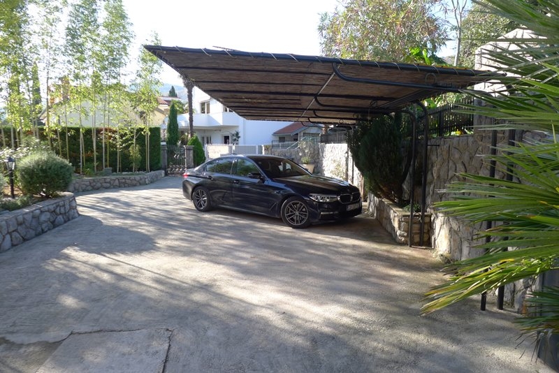 Places de stationnement couvertes de la villa H1679 dans la région d'Opatija, Golfe du Kvarner