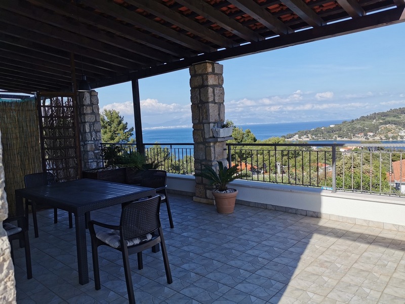 Vue mer depuis la terrasse de la maison H1746, île de Solta, Dalmatie, Croatie.