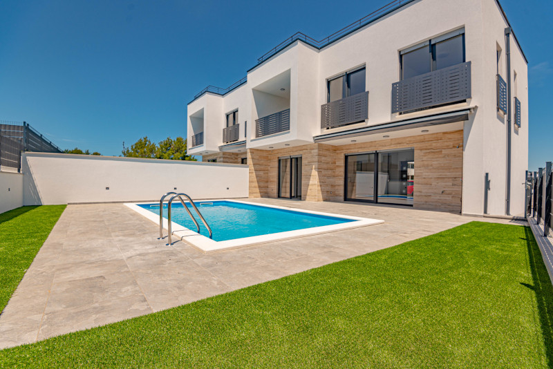Maison neuve avec piscine en Croatie à vendre - Panorama Scouting.