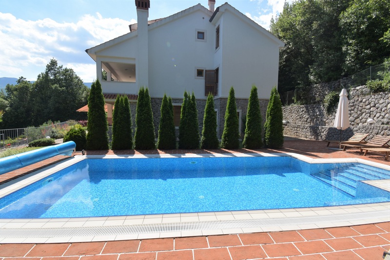Piscine de la villa H1785 près d'Opatija en Croatie - Panorama Scouting.