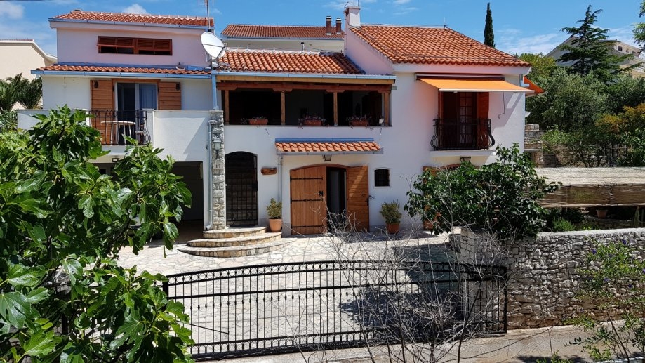 Maison avec plusieurs appartements à vendre en Croatie - Panorama Scouting.
