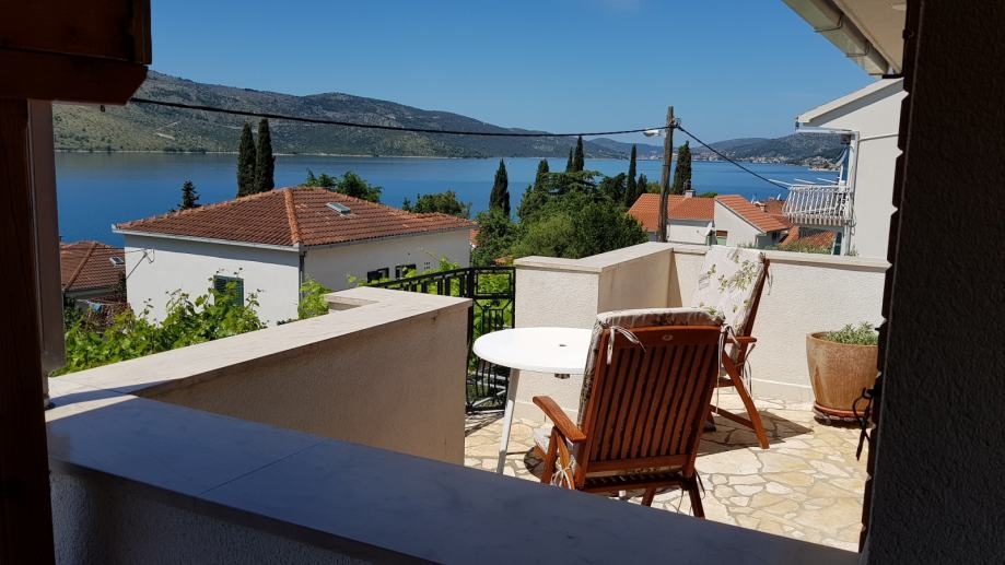 Vue mer depuis la terrasse du bien H1790 dans la région de Trogir, Croatie - Panorama Scouting.