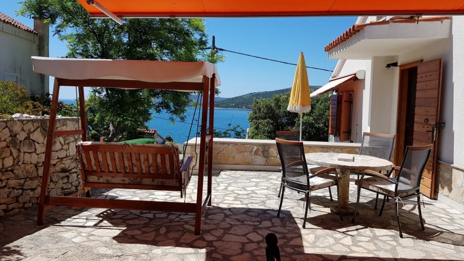Terrasse avec vue mer de la maison H1790, en vente près de Trogir sur la côte continentale - Panorama Scouting.