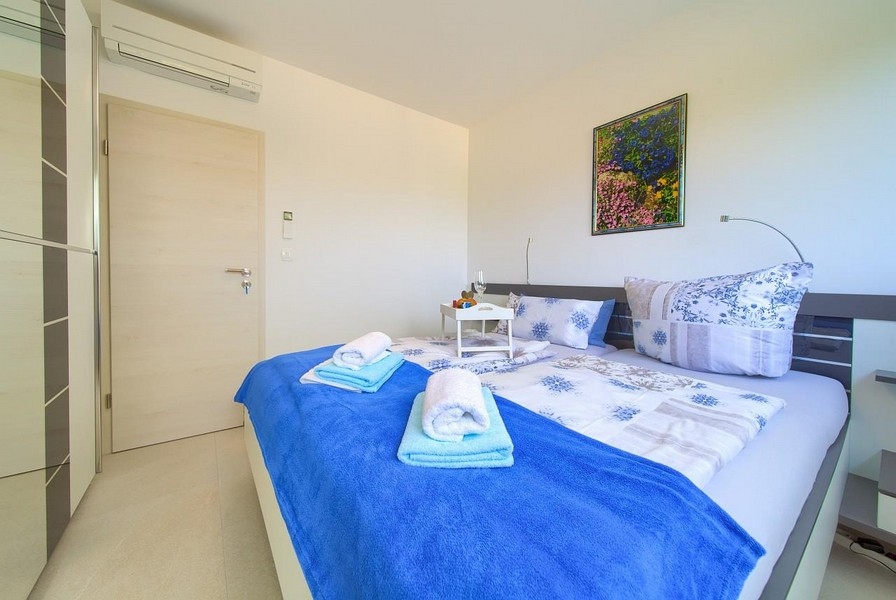 Chambre avec lit double.