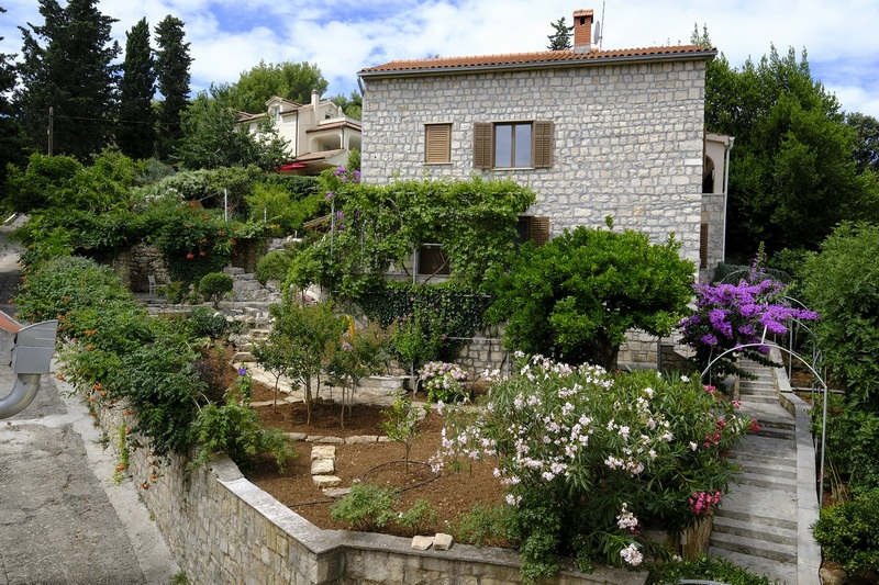 Maison en pierre très bien située sur l'île de Brac à vendre.