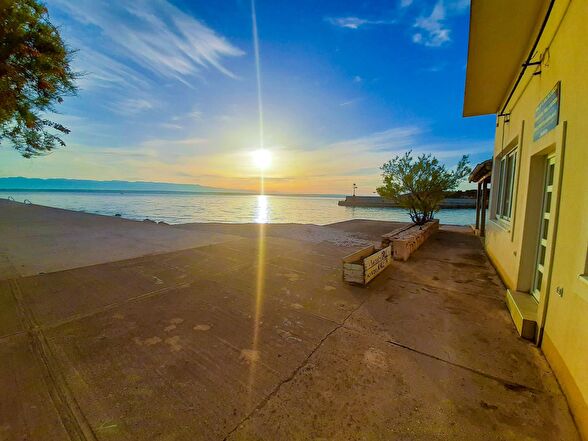 Maison en bord de mer sur l'île d'Ugljan, Croatie, à vendre - Panorama Scouting.